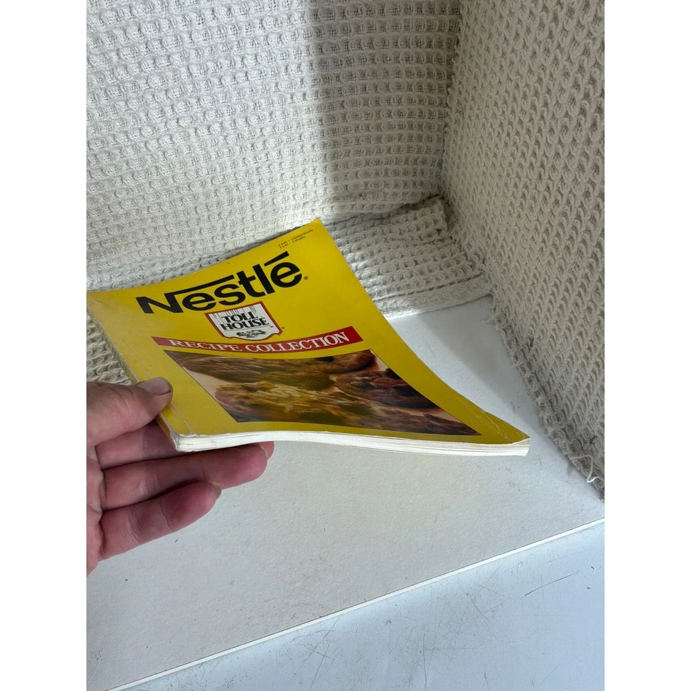 Vintage Unisex Nestle Toll House Recipe Collection Cookbook OS Yellow